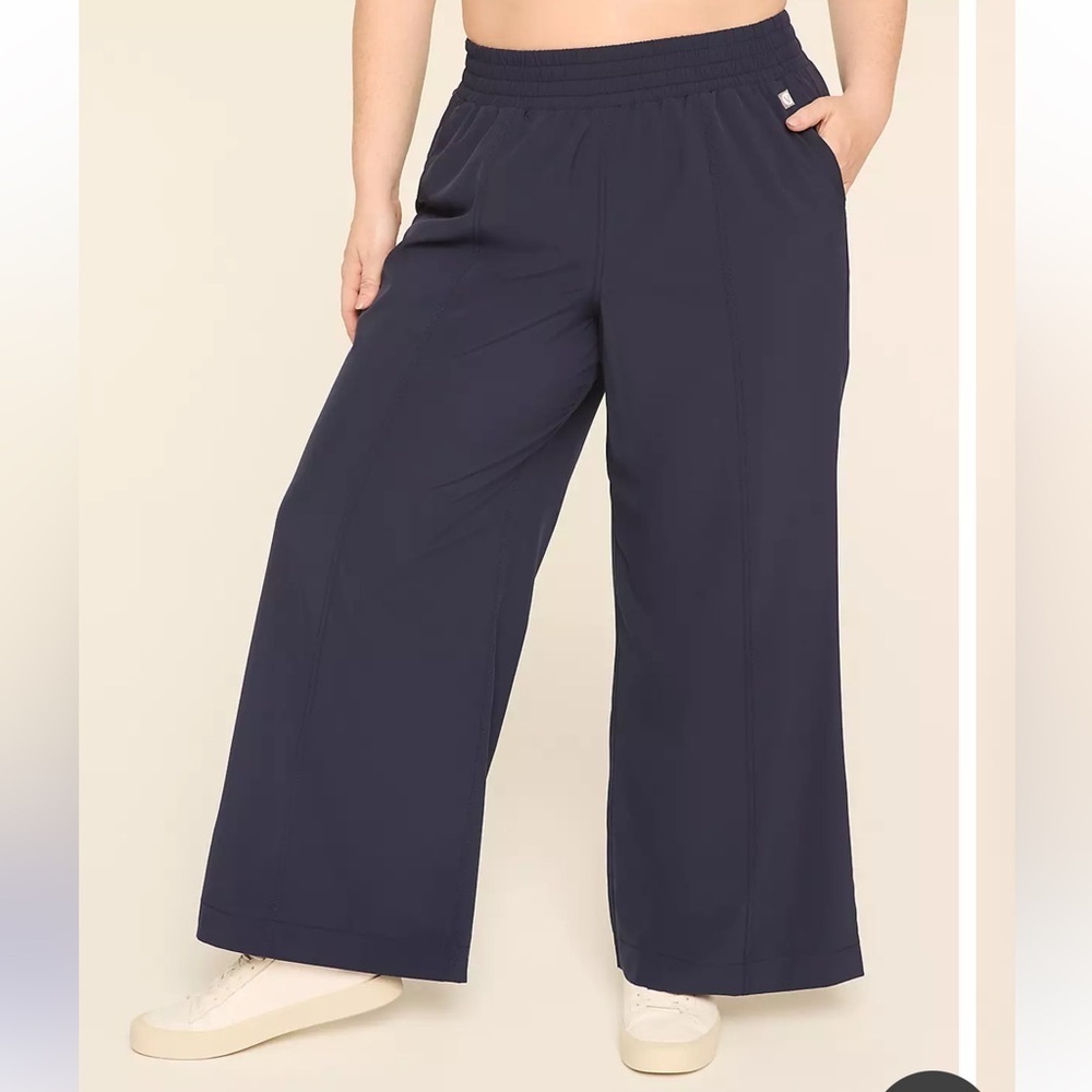 Livi  Navy Blue performance Pants women 18/20 wide legs trousers casual camp